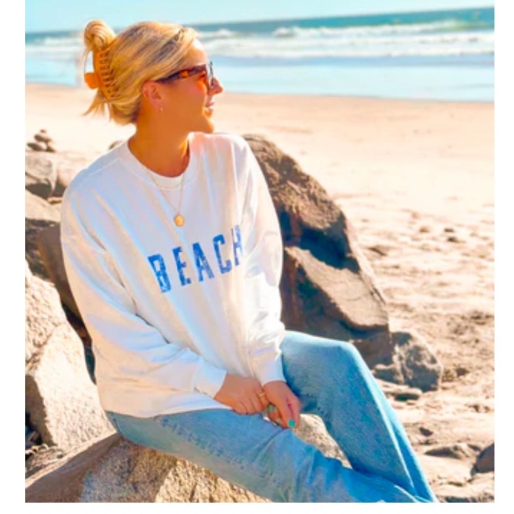 Beach Sweatshirt in White.